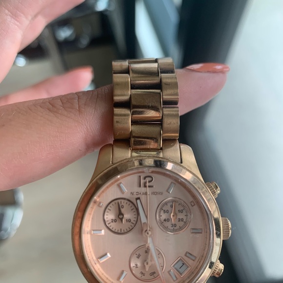 Micheal kors rose gold watch! - Picture 2 of 3